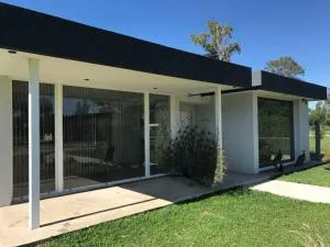 Casa frente al lago en barrio privado - Corralito