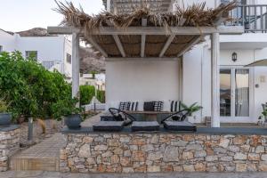 Uno Beachfront Suite