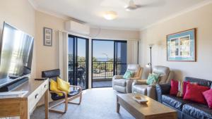 Breakers 2 - 6, 18 - 20 Pacific Parade