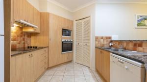 Breakers 2 - 6, 18 - 20 Pacific Parade