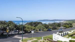 Breakers 2 - 7, 18 - 20 Pacific Parade