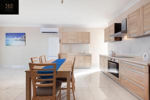 High Floor seafront Penthouse, OPP beach & WIFI AC by 360 Estates