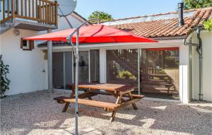 Maisons de vacances Awesome Home In Navarrenx With Outdoor Swimming Pool, Wifi And 2 Bedrooms : photos des chambres