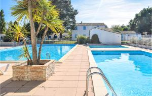 Maisons de vacances Awesome home in Dolus-dOlron with Outdoor swimming pool, Sauna and 1 Bedrooms : photos des chambres