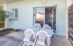 Maisons de vacances Amazing Home In Dolus-dolron With Outdoor Swimming Pool : photos des chambres