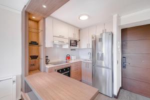 Wood Summer 2B WParking, Wifi & View.