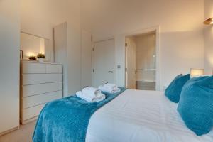 Crown Apartments 1C by Week2Week