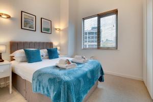 Crown Apartments 1C by Week2Week