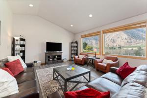 Connect with the Columbia