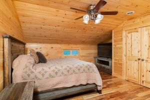 Smoke Rise Barn · Great Lake Front, Large Dock, 4bdrm, Pool Table