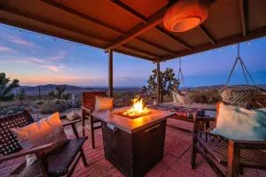 The Full Moon, Joshua Tree: Hot Tub, Sauna, Views - Joshua Tree