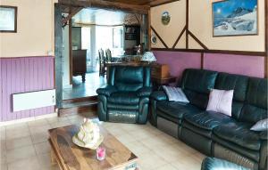 Maisons de vacances Awesome home in Longvilliers with WiFi and 2 Bedrooms : photos des chambres