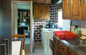 Maisons de vacances Awesome home in Longvilliers with WiFi and 2 Bedrooms : photos des chambres