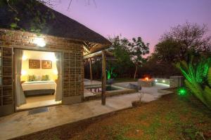 Eye of Kruger - Spacious holiday home with splash pool and boma