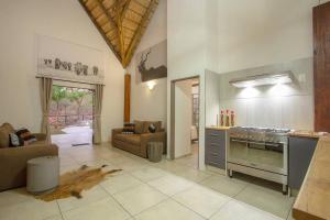 Eye of Kruger - Spacious holiday home with splash pool and boma