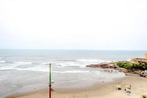 APARTAMENTO, ATÉ 4 PESSOAS,20 Metros da PRAIA do SONHO, PÉ NA AREIA,100 MB WI-FI