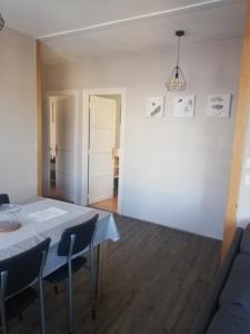 Appartements appartement avec 2 chambres, proche de la gare de saint brieuc : photos des chambres