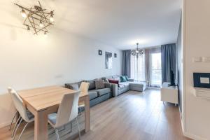 ApartMate Spacious Apartment with balcony OldTown for 6 people