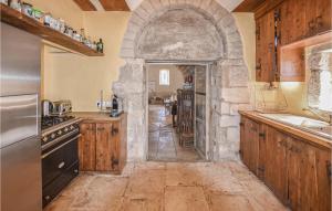 Gorgeous Home In Bonnieux With Sauna