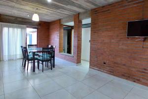 Casa amplia en ubicación tranquila de la ciudad
