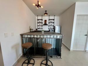 Industrial stylish 3-br. apartment & city views in front of Parque Fundidora & Arena Mty