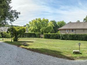 Maisons de vacances Gite pour 12 face au chateau de Thillombois avec jardin, cheminee et equipements PMR - FR-1-585-38 : photos des chambres
