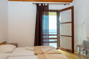 Apartments by the sea Mandre, Pag - 4101