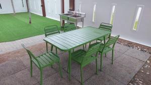 Desaru Brown House Pool-Mahjong-Table Tennis-KTV-BBQ-Disney-Netflix-Home Theatre