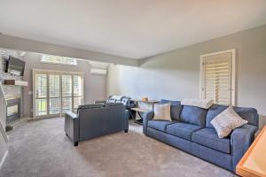 Ellicottville Townhome about Half Mi to Slopes!