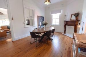 Classic comfort, walk to the CBD