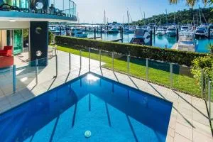 Pavillions 1 - Waterside Luxury with pool, buggy and valet service - Long Island