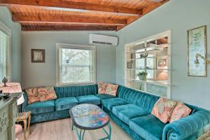 Walk to Bay Mermaid Hideaway Apt with Patio