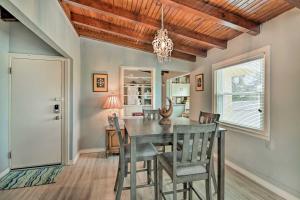 Walk to Bay Mermaid Hideaway Apt with Patio