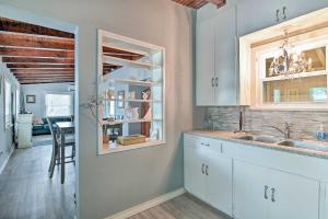 Walk to Bay Mermaid Hideaway Apt with Patio