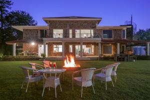 StayVista at Banyan Abode 6BR Pet Friendly Villa With Pool at Manesar