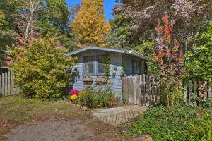 Guest Cottage on 1 Acre 20 Mins to Asheville!