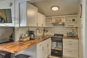 Guest Cottage on 1 Acre 20 Mins to Asheville!