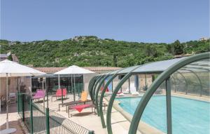 Awesome home in Rochefort du Gard with 4 Bedrooms, WiFi and Outdoor swimming pool