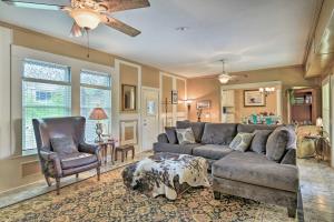 4 Mi to Beach Coastal Cove with Private Deck - 4hvězdičkové hotely ve městě Rockport