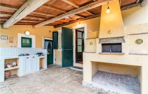 3 Bedroom Lovely Home In Camaiore