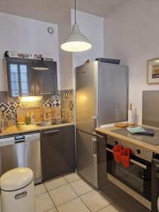 2 pièces dans le centre avec petite terrasse 3***