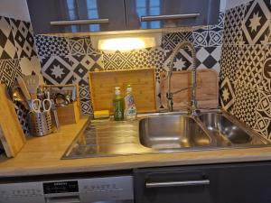 2 pièces dans le centre avec petite terrasse 3***