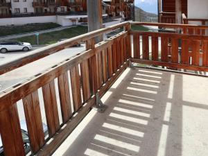 Appartement skis aux pieds avec piscine intérieure, proche services - FR-1-322-478