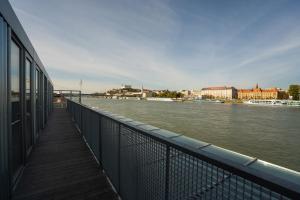 Sundeck botel - party boat