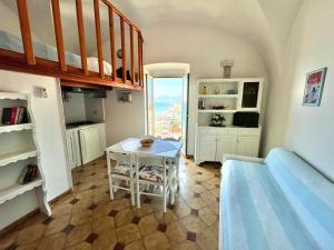 Studio with Balcony and Sea View room in Florenza Residence