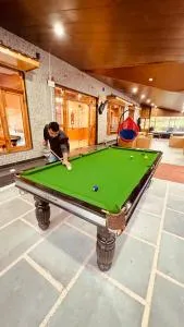 Smuggler Resort By West Western Near To Mall Road & Hadimba temple # Swimming Pool#Free Pick from Volvo Bus Stand - Bashist