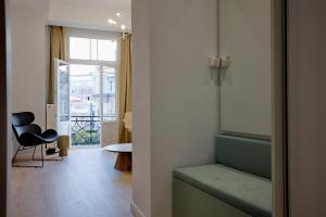 AGAIN Downtown Premium Suite with parking