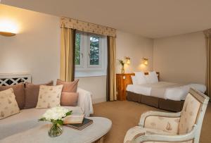 Hotels Chateau des Reynats : photos des chambres