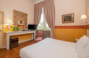 Hotels Chateau des Reynats : photos des chambres