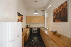 FLH Porto Classic Apartment with Terrace & Parking